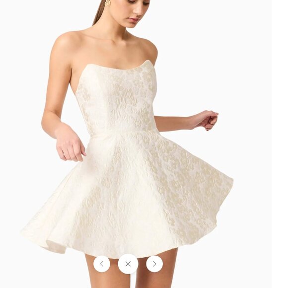 Elliatt Galadirel Strapless Mini Dress in White - Size M/US 6 - Picture 4 of 5